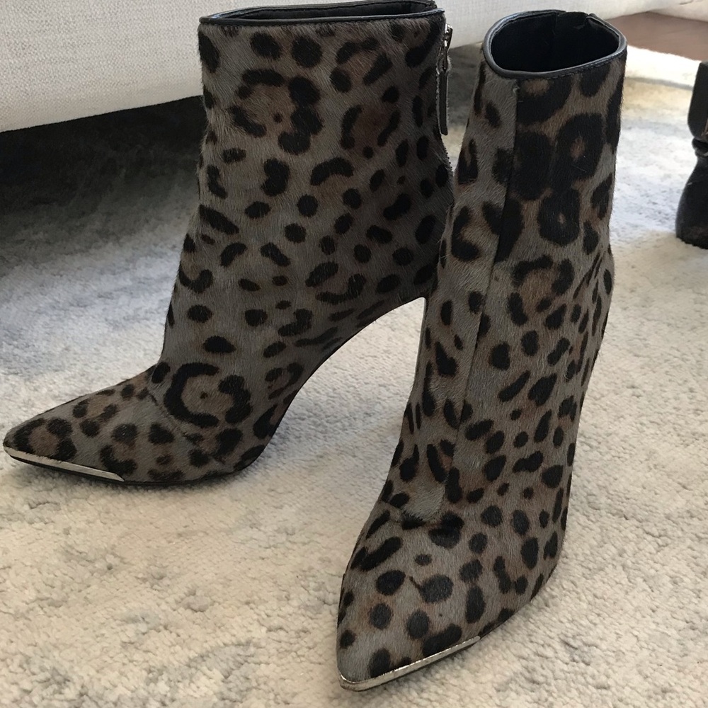 Nine West Grey Pointed Toe Animal Leopard Print Ankle Booties 6.5 Leather Fur